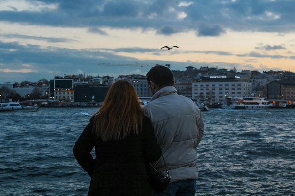 Comment découvrir les traditions de la pêche au saumon en Alaska?